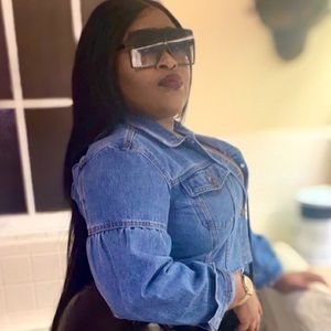 Meet your Posher, Shakia